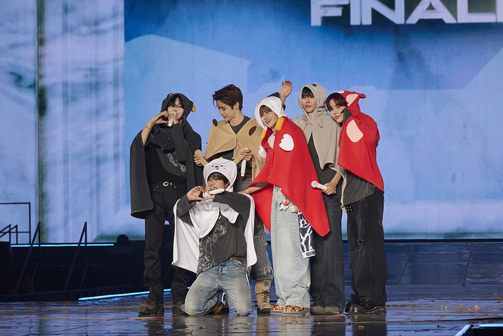 Riize performs during “Riizing Loud,