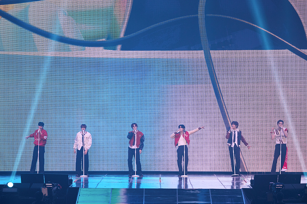 Riize performs during “Riizing Loud