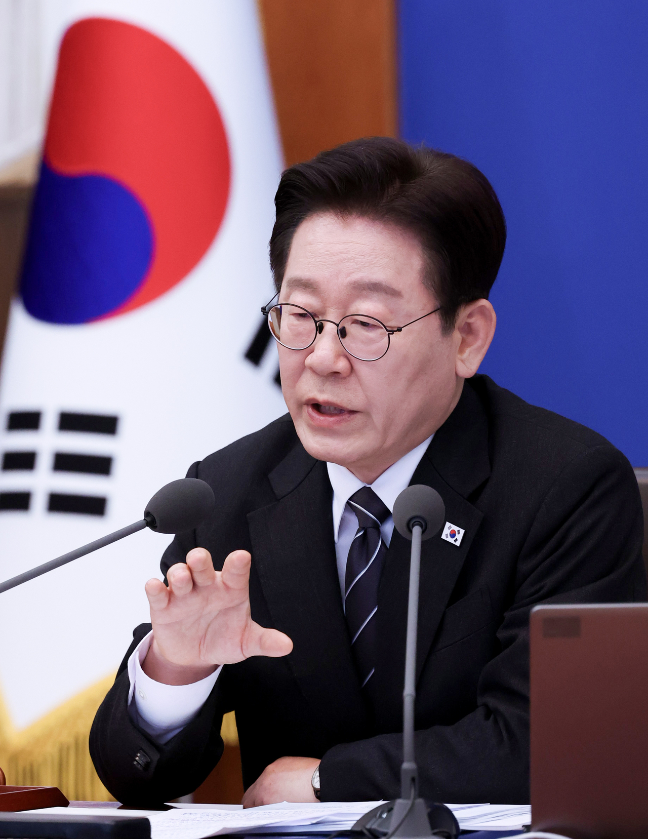 President Lee Jae Myung speaks at a Cabinet meeting on Tuesday. (Yonhap)