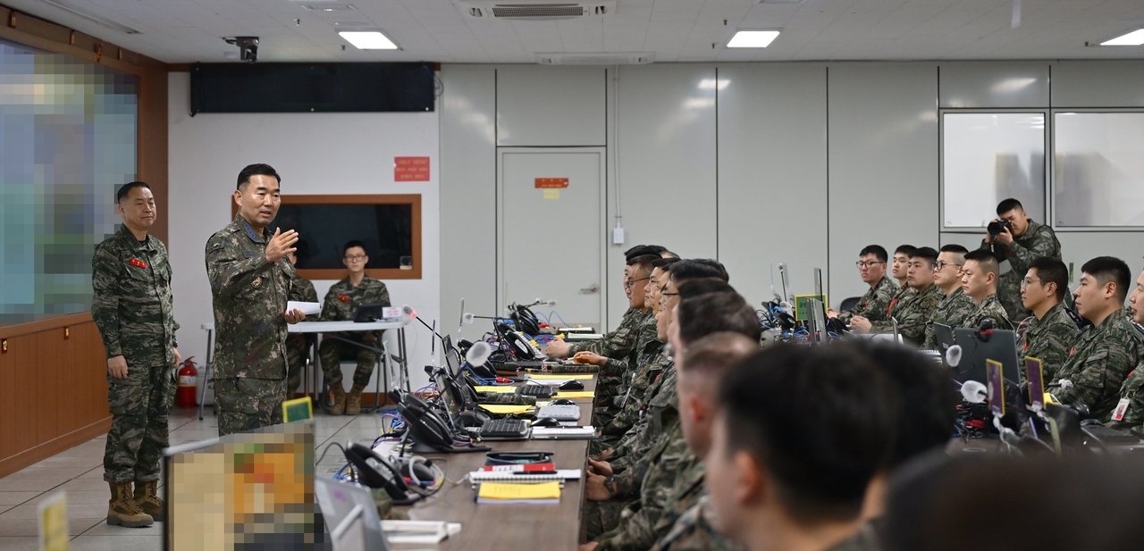 Chairman of the Joint Chiefs of Staff Jin Young-seung visited the ROK–U.S. Marine Corps Forces Korea and the Western Fleet Command on Tuesday to inspect operational readiness and encourage service members. (Joint Chiefs of Staff)