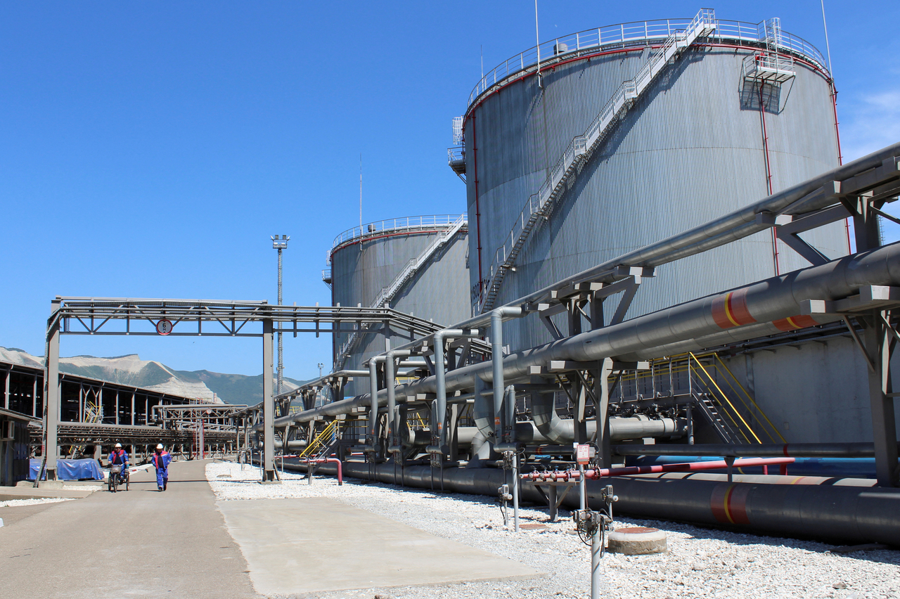 A general view shows the Novorossiysk Fuel Oil Terminal in the Black Sea port of Novorossiysk, Russia, May 30, 2018. This photo is not related to the story. (Reuters-Yonhap)