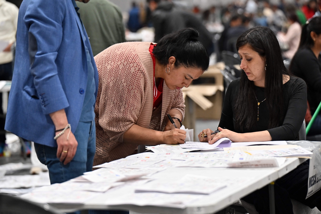 Electoral officials count votes during Colombian legislative elections at the Corferias polling station in Bogota, Colombia, Sunday. (AFP-Yonhap)