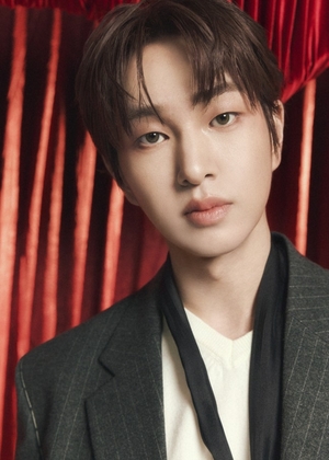 Shinee’s Onew tops iTunes Chart in 9 regions with solo EP