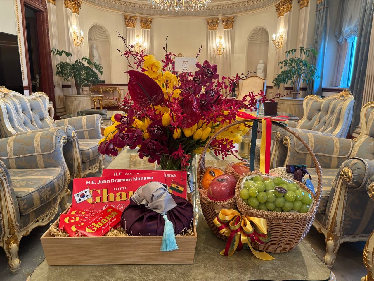 Gift basket provided by Cheong Wa Dae to Ghanaian President John Dramani Mahama. (Cheong Wa Dae)