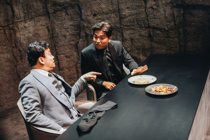 "Culinary Class Wars" Season 1, starring Paik Jong-won (left) and Ahn Sung-jae (Netflix)