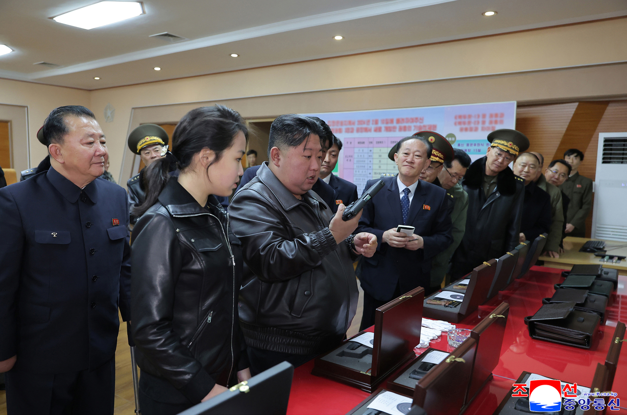 North Korean leader Kim Jong-un (center) inspects a major munitions factory under the Second Economy Commission with his daughter Ju-ae on Wednesday. (KCNA via Yonhap)