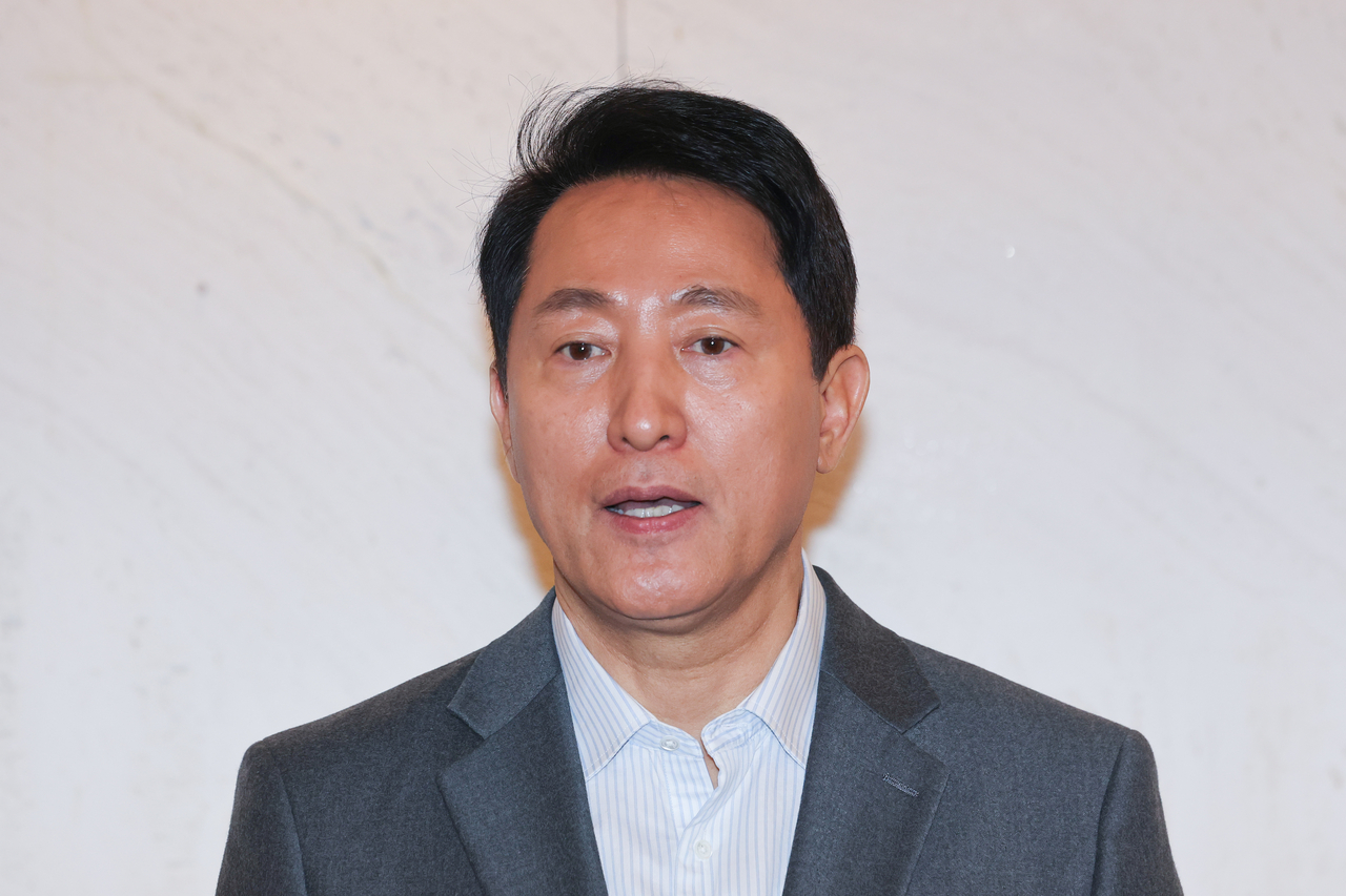 Seoul Mayor Oh Se-hoon explains his stance regarding the application for the main opposition People Power Party's candidacy ahead of the June local elections, on March 12, 2026. (Yonhap)