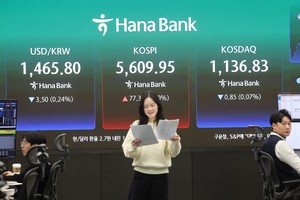 Seoul shares open lower amid extended woes over oil prices