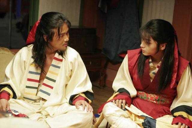 "The King and the Clown," starring Kam Woo-sung (left) and Lee Joon-gi (Cinema Service)