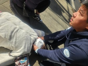 Off-duty firefighter saves elderly lady while visiting childhood home