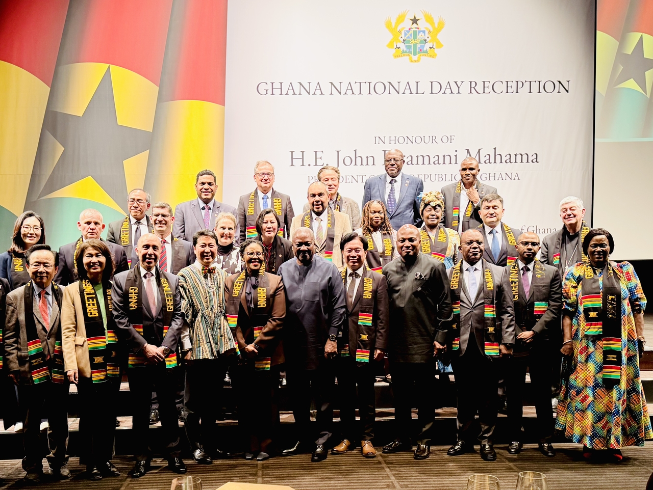 Ghanaian President John Dramani Mahama (sixth from left, front row) poses for a group photo with members of the diplomatic corps in Seoul and distinguished guests during Ghana Day at The Shilla Seoul on Friday. (Sanjay Kumar/The Korea Herald)