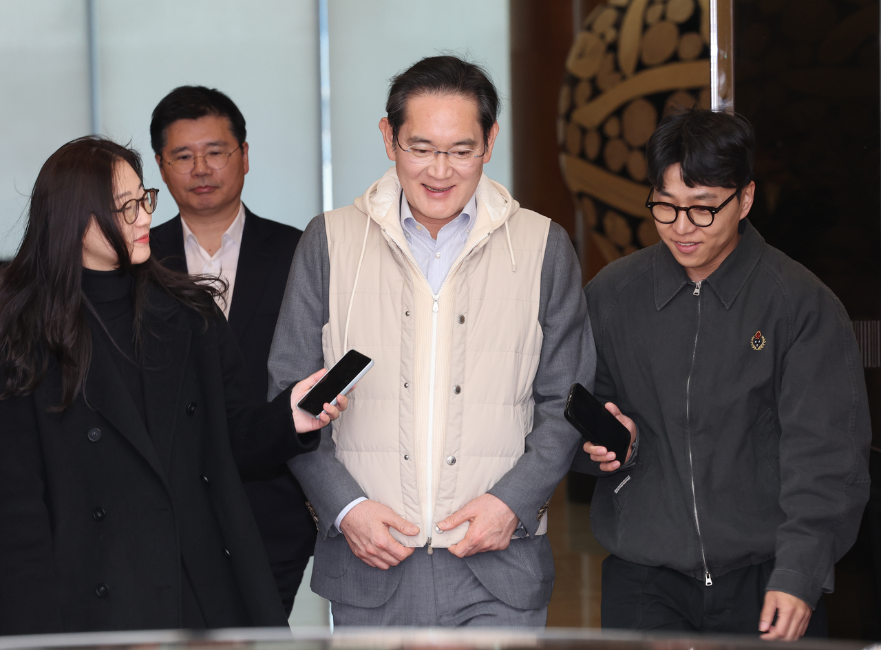 귀국하는 이재용 회장
