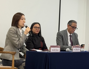 Indonesian novel ‘Cigarette Girl,’ adapted for Netflix, introduced to Korean readers