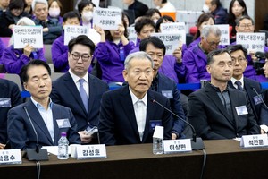 이태원 참사 그날 구청 직원은 정부 비판 전단지 제거 작업…청문회 공직자들은 ‘책임 공방’ [세상&]
