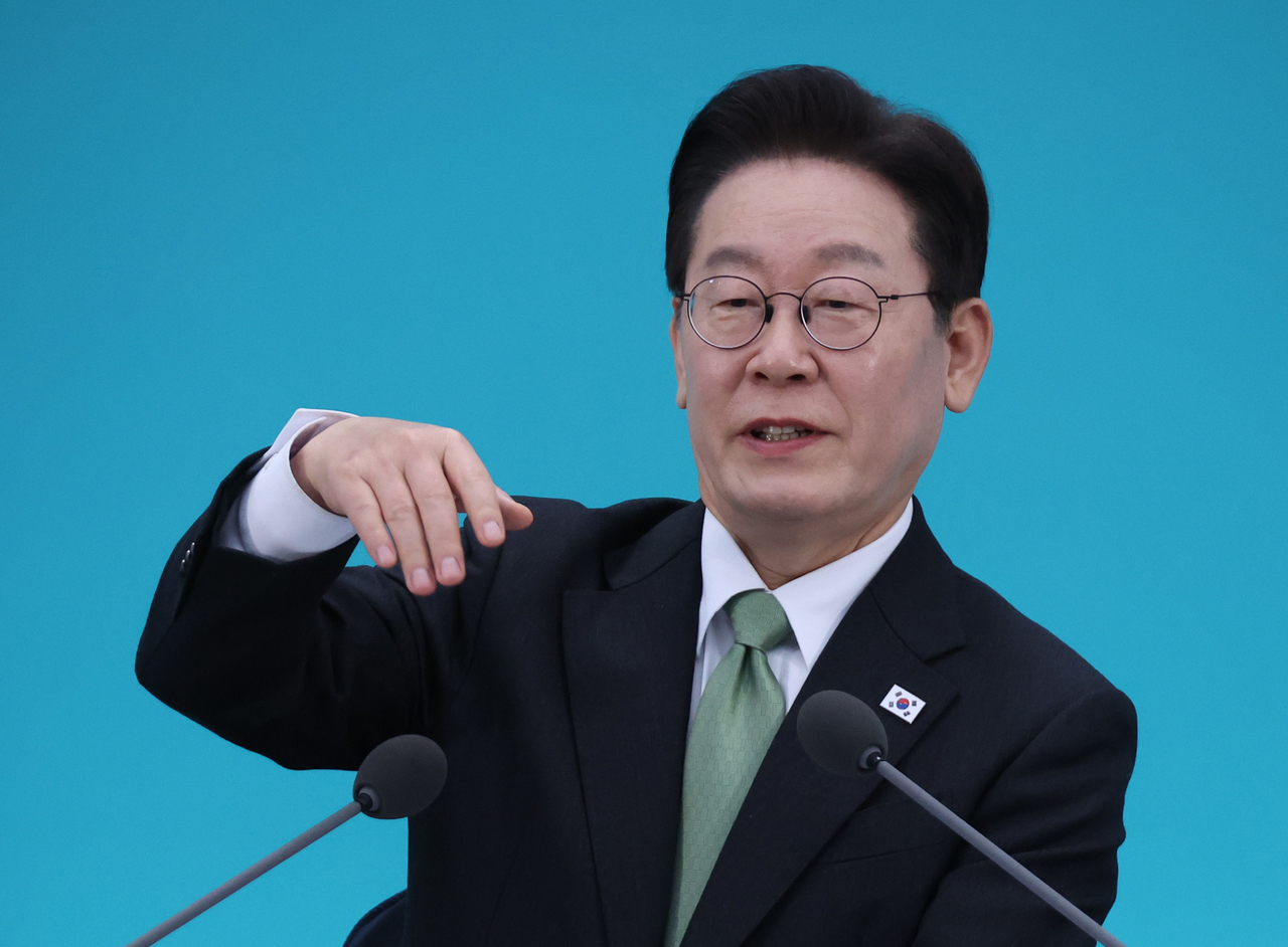 President Lee Jae Myung speaks during a town hall meeting with residents of North Chungcheong Province in the central city of Cheongju on Friday. (Yonhap)
