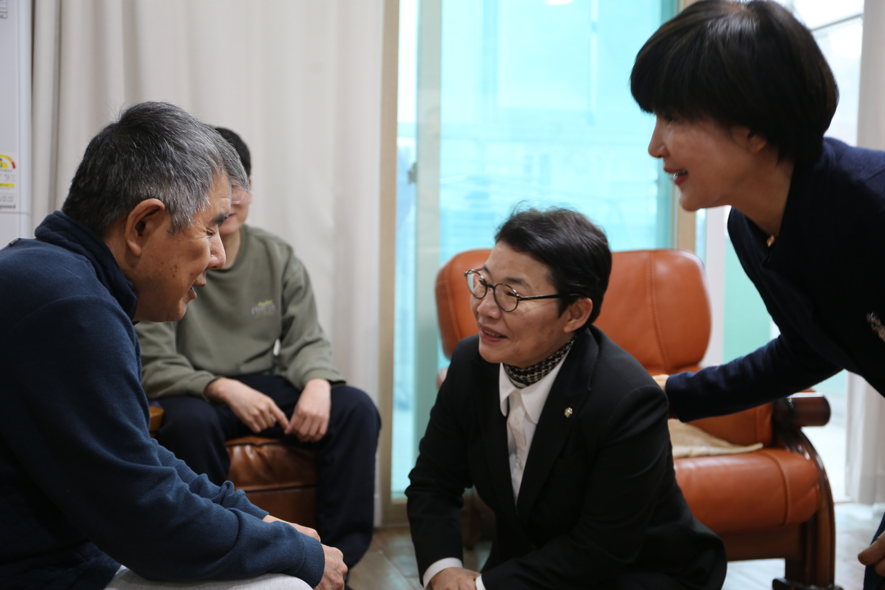 임이자 국회 재정경제기획위원장이 국민의힘 경북지사 예비경선을 앞두고 13일 포항과 경주를 잇달아 방문하며 본격적인 민생 행보에 나섰다.[임이자 의원실 제공]