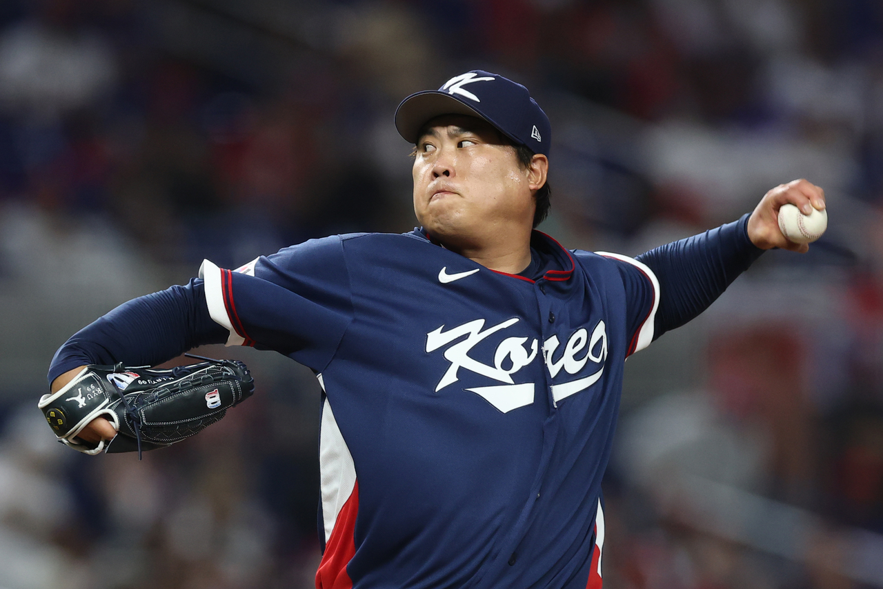 선발 류현진이 23일 마이애미 론디포 파크에서 열린 월드베이스볼클래식(WBC) 8강전 도미니카공화국과 경기를 펼치고 있다. (연합)