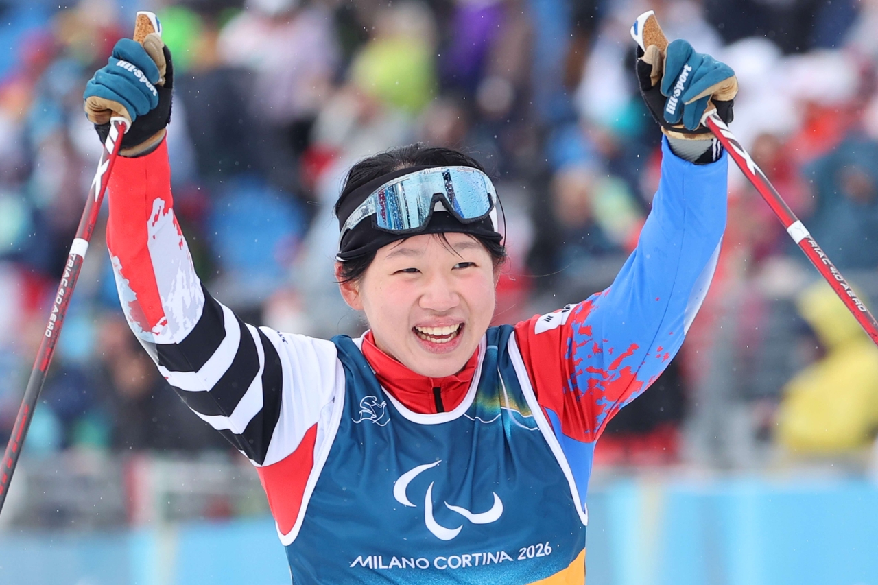 Kim Yun-ji celebrates after winning gold in the women’s sitting 20 kilometer cross-country skiing interval start at the Milano Cortina 2026 Winter Paralympics in Tesero, Italy on Sunday with a time of 58 minutes 23.3 seconds (Korean Paralympic Committee)