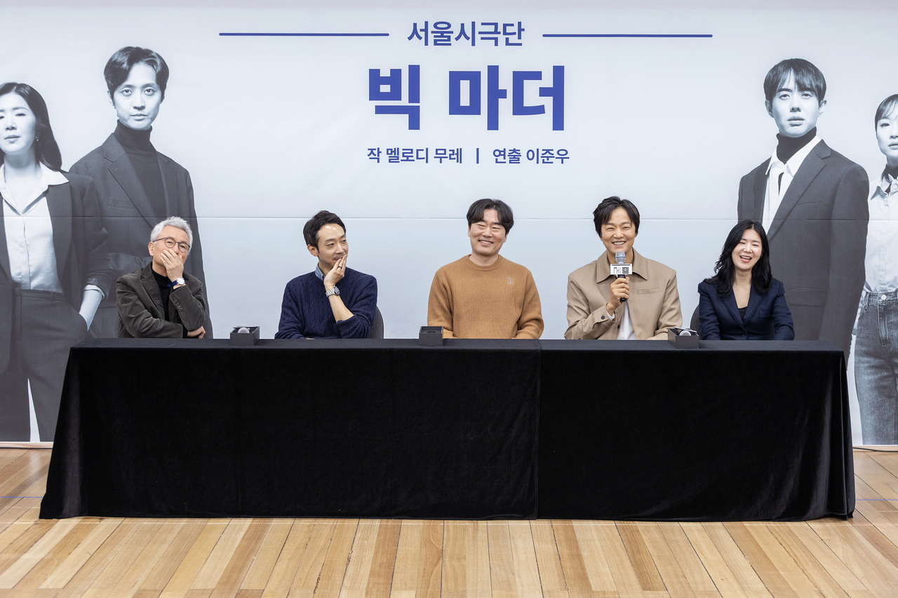 From left: Ahn Ho-sang, CEO of the Sejong Center for the Performing Arts, director Lee Jun-woo and actors of “Big Mother” attend a press conference on Thursday at the Sejong Center for the Performing Arts in Seoul. (Seoul Metropolitan Theater)