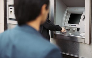 “우리 아들이 정부에 비자금이 있다니까” 이 거짓말, 8년 간 무려 60억을 뜯어냈다 [세상&]
