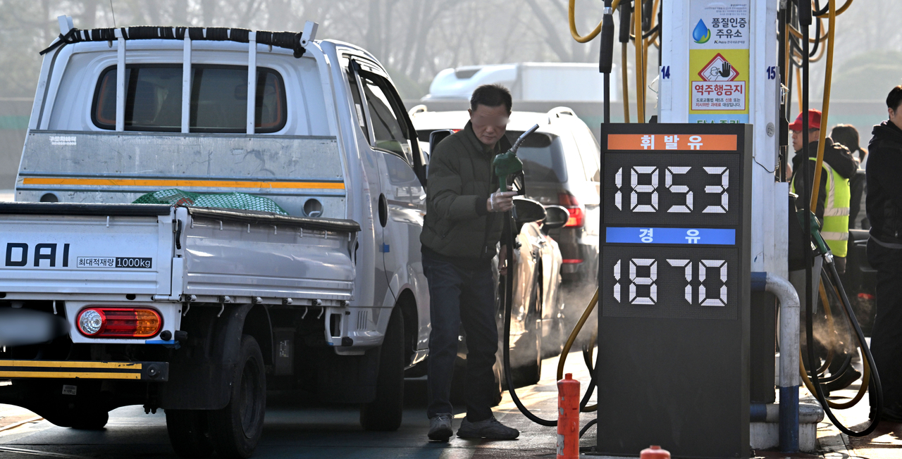This photo shows a gas station in Seocho-gu, Seoul, Thursday. (Im Se-jun/The Korea Herald)