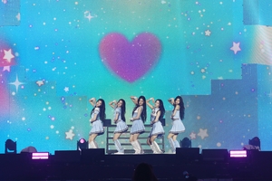 Illit presses start on first tour with playful, game-themed Seoul concert