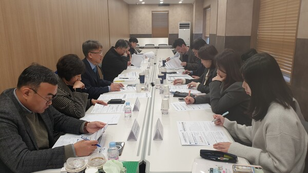 Officials from the Ministry of Education, the Ministry of Justice and local education offices gathered in December 2024 to discuss visa issues for foreign students under age 19 admitted to vocational schools. (North Gyeongsang Provincial Education Office)