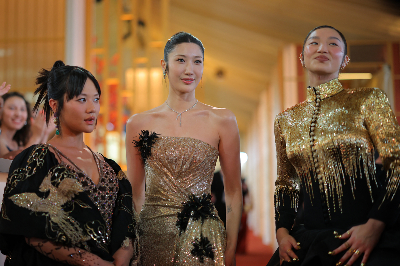 From left: Rei Ami, Ejae and Audrey Nuna pose on the red carpet during the Oscars arrivals at the 98th Academy Awards in Hollywood, Los Angeles, Sunday. (Reuters-Yonhap)