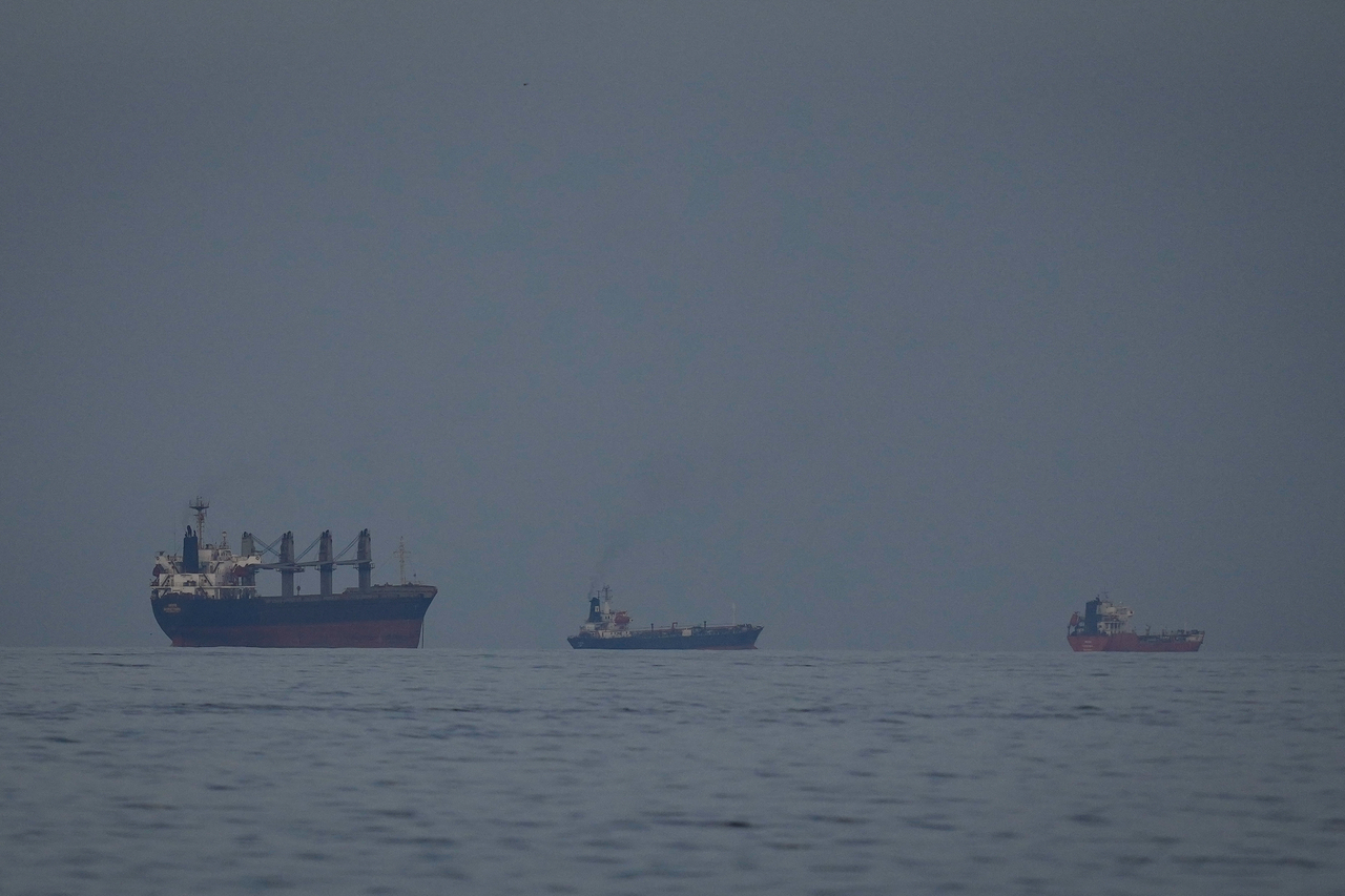 Oil tankers and ships line up in the Strait of Hormuz, as seen from Khor Fakkan, United Arab Emirates, Wednesday. (AP-Yonhap)
