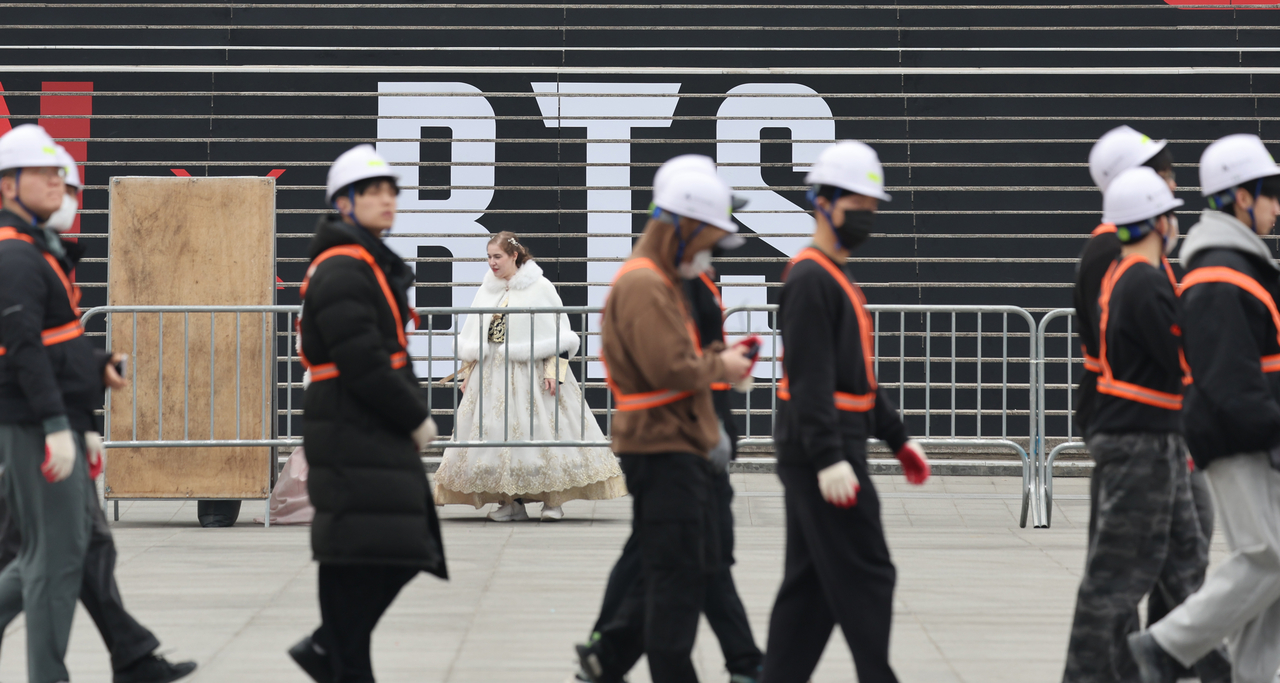 Workers set up a stage for BTS’ comeback concert at Gwanghwamun Square in Seoul on Monday. (Yonhap)