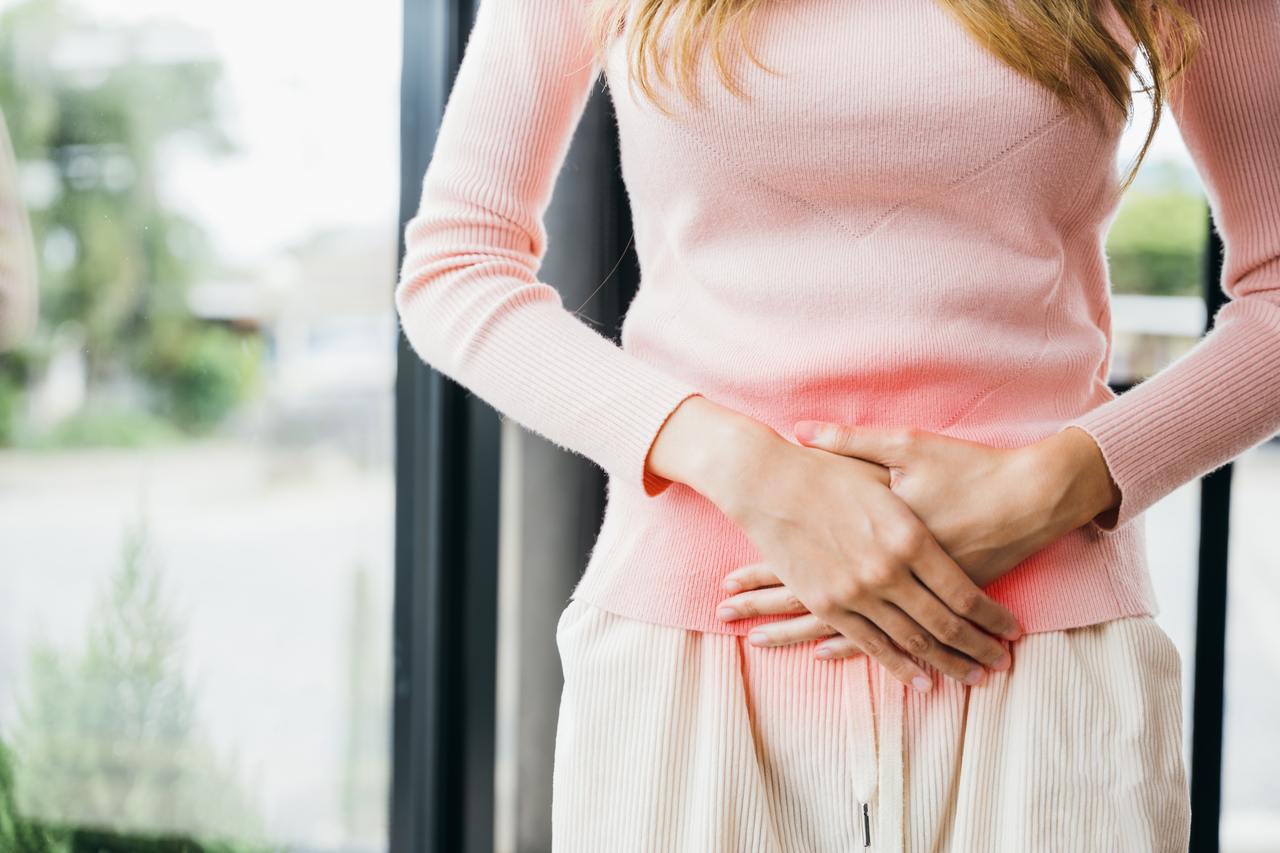 A stock photo of a woman holding her stomach due to pain. (123rf)