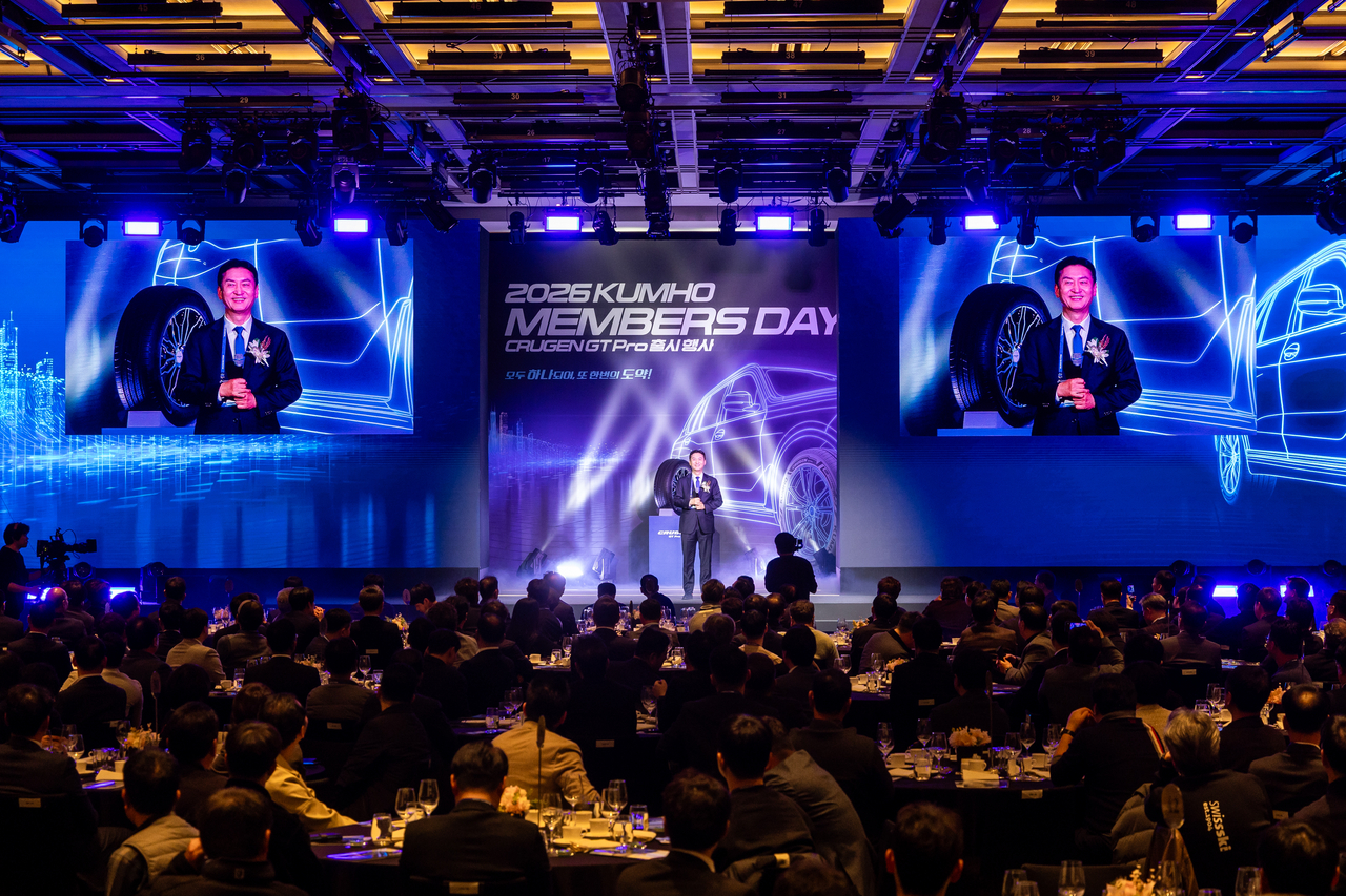 Kumho Tire CEO Jung Il-taek delivers remarks beside the company’s newly unveiled Crugen GT Pro during the launching event held at the Grand Hyatt Hotel on Tuesday. (Kumho Tire)