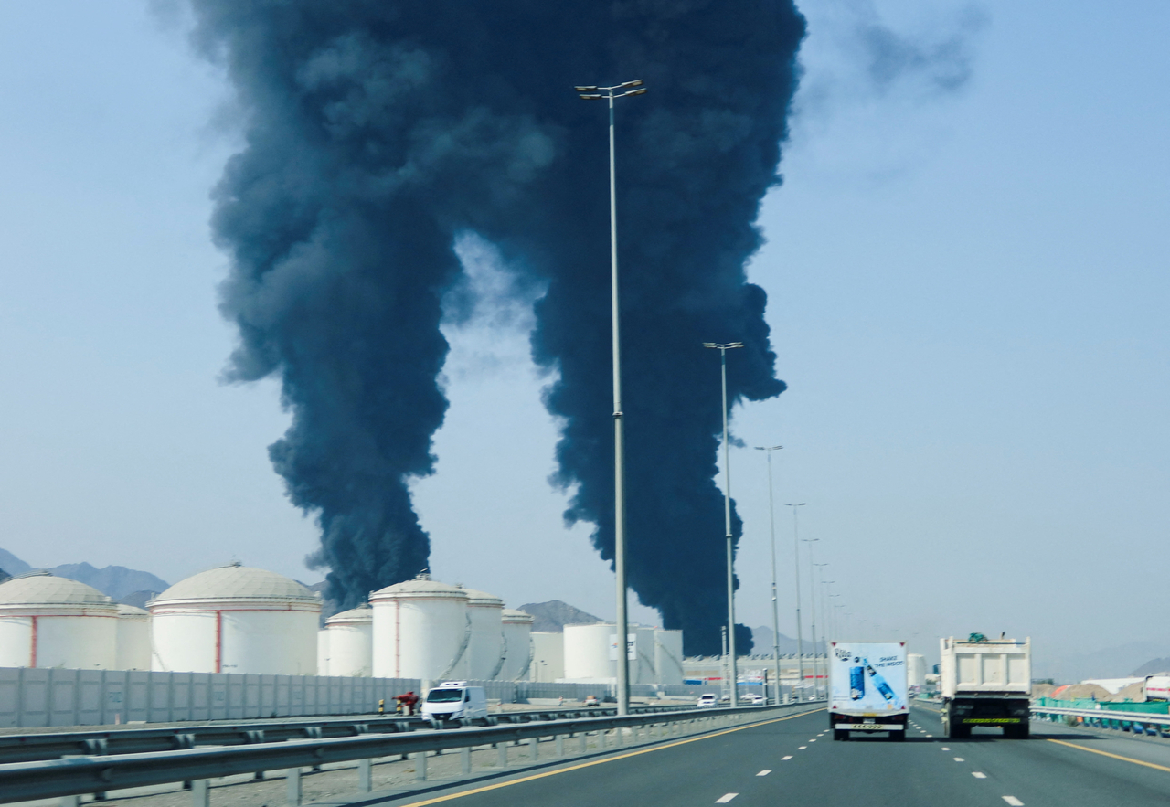 Smoke rises in an oil industry zone, caused by debris after interception of a drone by air defenses in Fujairah, United Arab Emirates, Saturday. (Reuters-Yonhap)