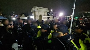 [단독] ‘국회 봉쇄’ 김봉식 前서울청장 파면… 李대통령 재가 [세상&]
