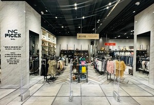 불황에 웃는 아웃렛…백화점도 창고 열었다 [언박싱]