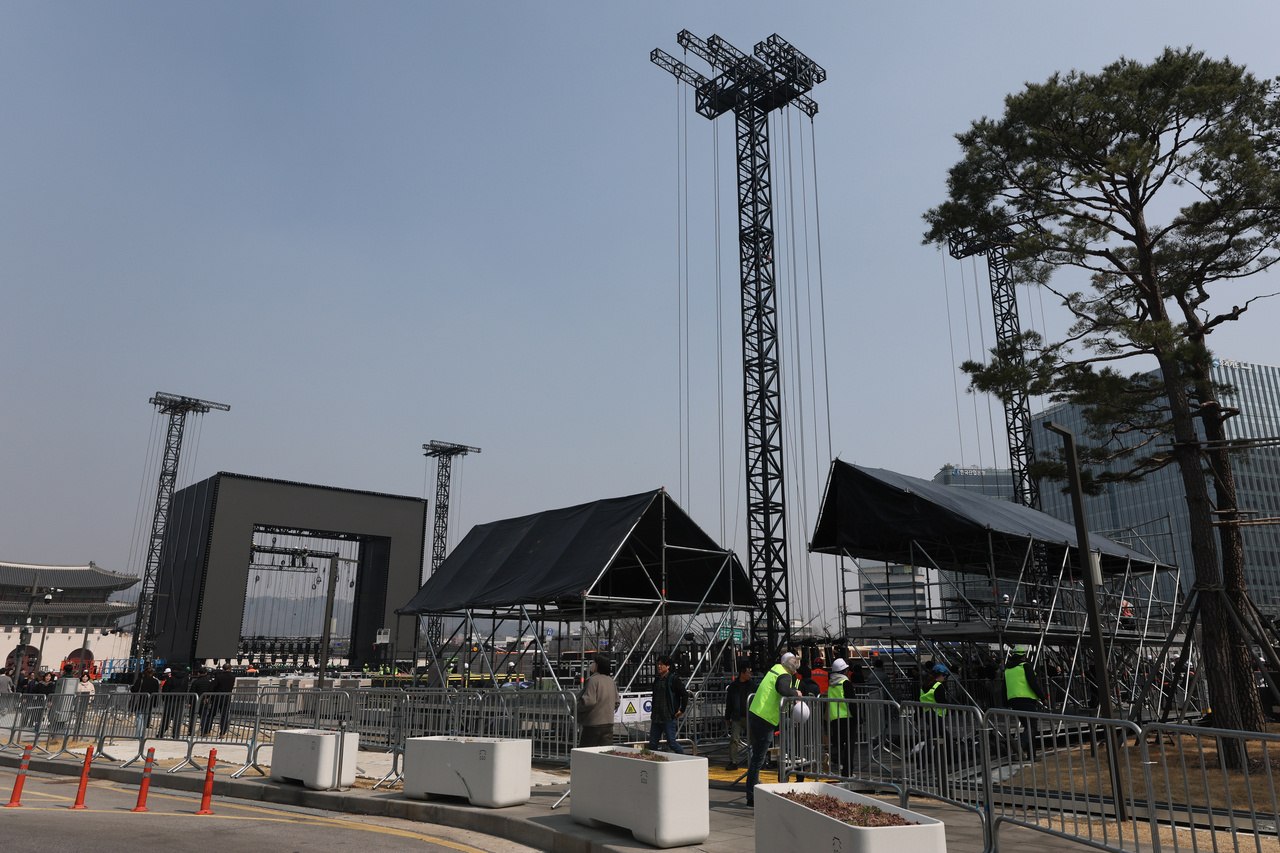 Stage construction underway at Gwanghwamun Square for the BTS concert. (Yonhap)