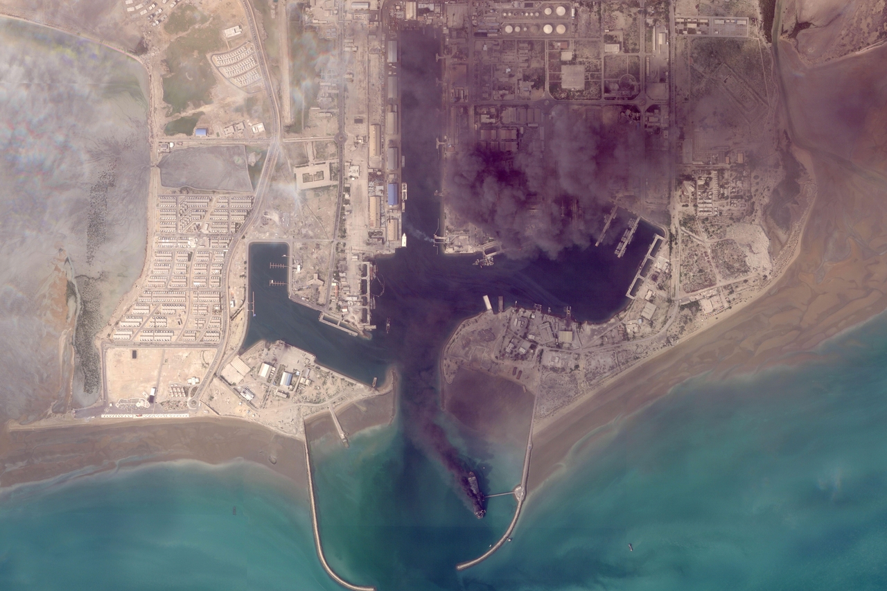 This satellite image from Planet Labs PBC shows fires burning on ships after a US military attack on a port in Bandar Abbas, Iran, March 2. (AP-Yonhap)