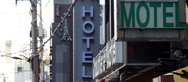 Signboards of accommodations in Sinchon, Seoul (Kim Myung-sub/The Korea Herald)