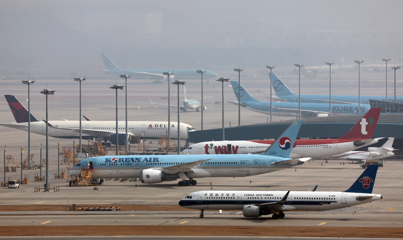 Airplanes are seen at the Incheon Airport on Monday. (Yonhap)