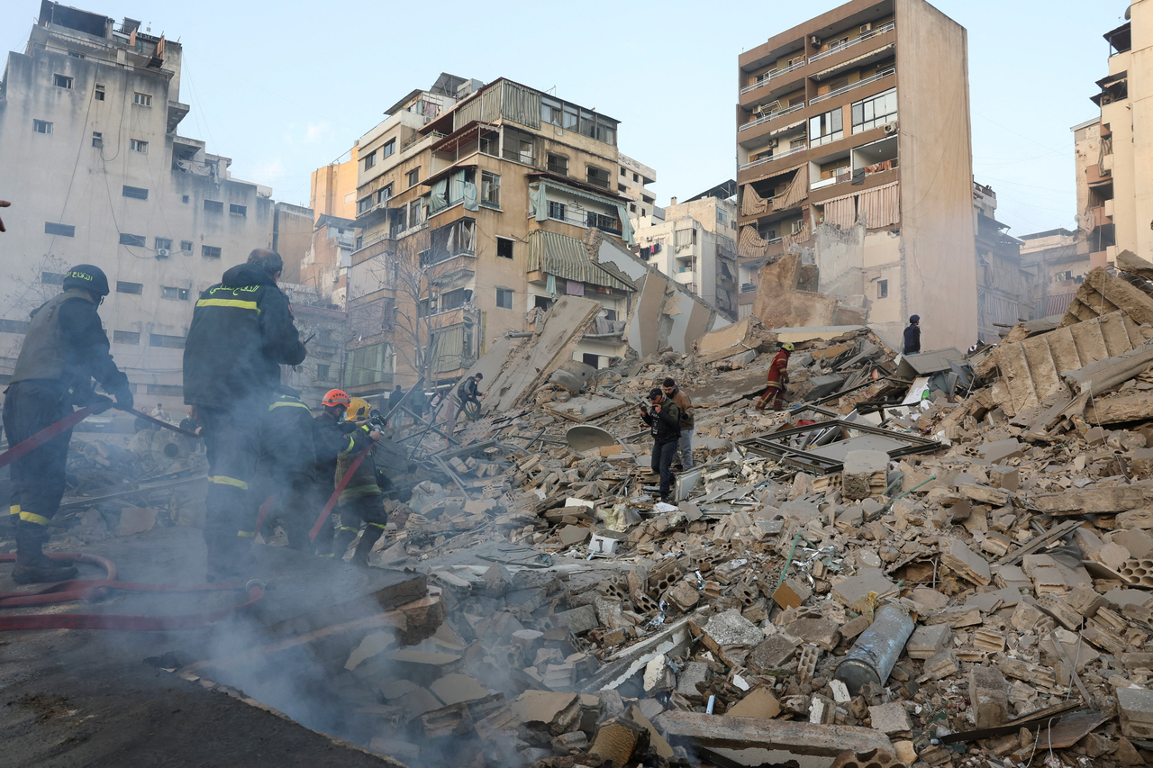 Emergency personnel work at the site of a collapsed building, in the aftermath of an Israeli strike in central Beirut's Bachoura neighborhood in Lebanon, Wednesday. (Reuters-Yonhap)