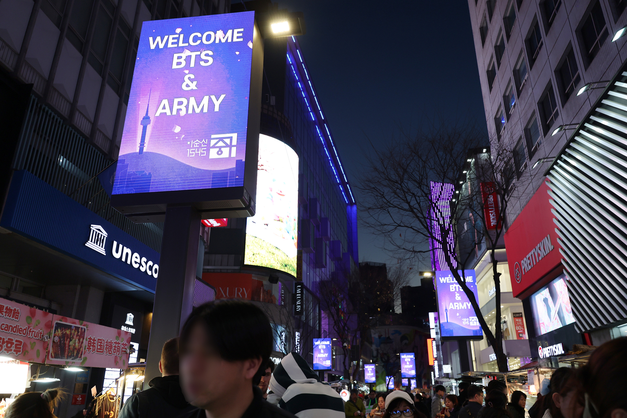 koreaherald.com - Yonhap - Retailers, hotels in Seoul ramp up purple-themed marketing on eve of BTS concert
