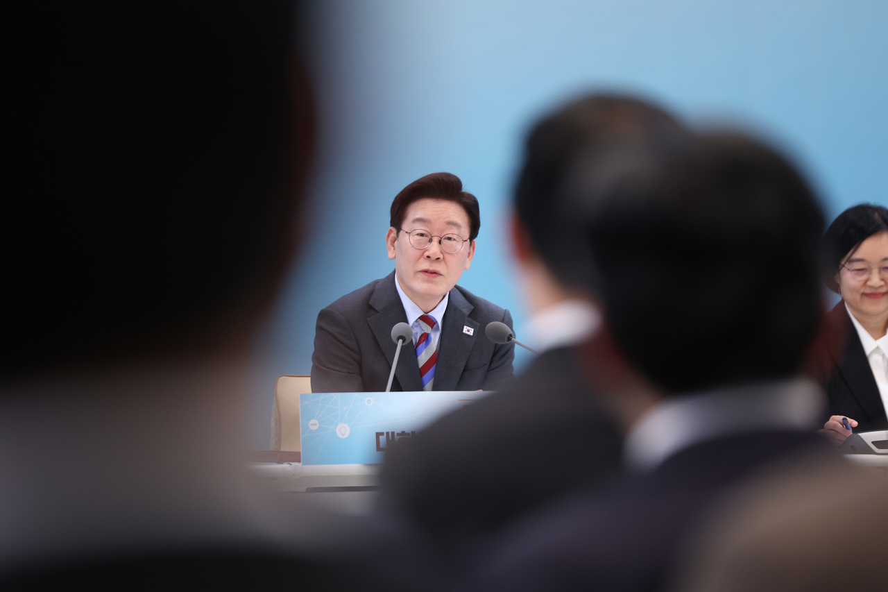President Lee Jae Myung speaks during a meeting with representatives of small and midsize companies at the presidential office Cheong Wa Dae in Seoul on Friday. (Yonhap)
