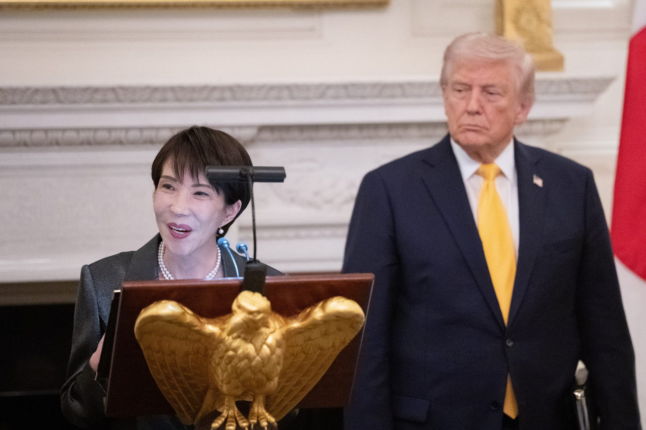 Prime Minster Sanae Takaichi of Japan makes remarks as she stands with President Donald Trump  during a dinner in the State Dining Room of the White House in Washington, DC, on Thursday. (UPI via Yonhap)