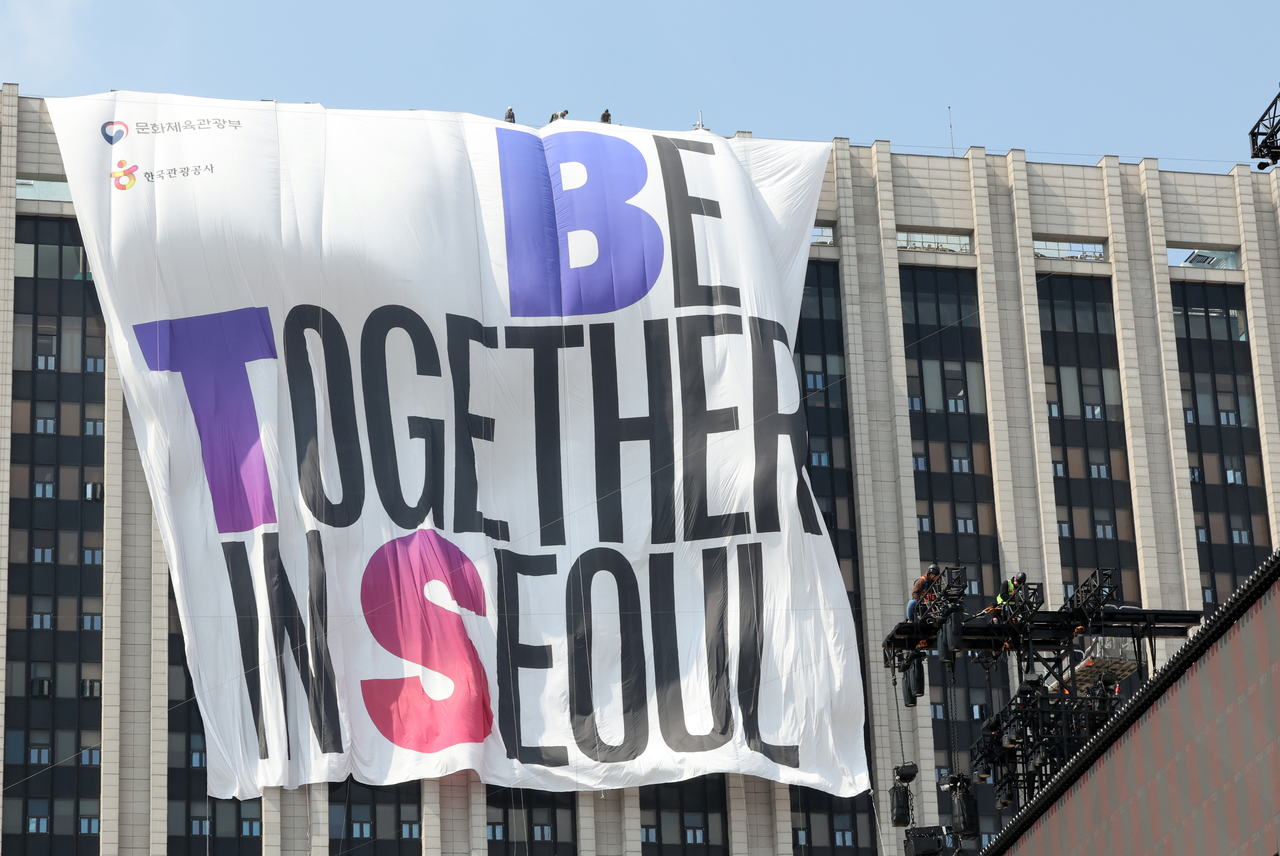 Banner welcoming BTS fans installed at the Government Complex Seoul. (Yonhap)