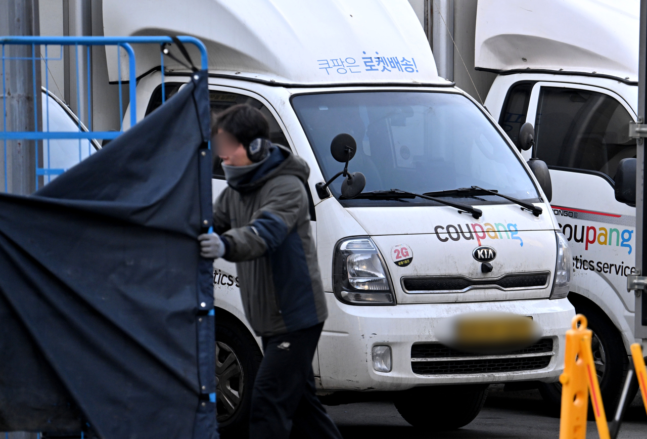 Coupang trucks are parked at a logistics center in Seoul. (Im Se-jun/The Korea Herald)