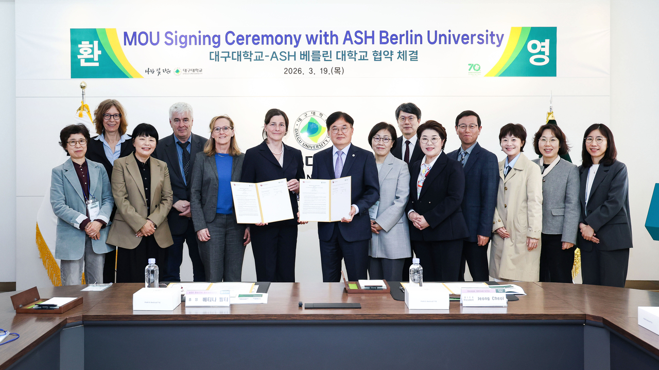 대구대와 독일 ASH 베를린대는 학술교류 협정을 체결한 후 기념 촬영을 하고 있다.[계명대 제공]