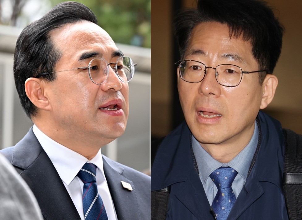 Rep. Park Hong-keun (left), a lawmaker who was nominated as the budget minister, and Hwang Jong-woo, nominee for oceans minister (The Korea Herald/Yonhap)