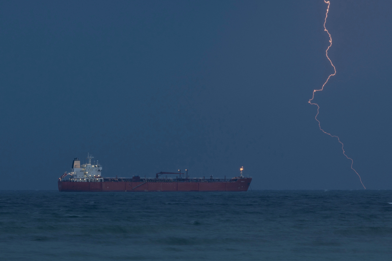 A cargo ships in the Gulf, near the Strait of Hormuz, as seen from northern Ras al-Khaimah near the border with Oman's Musandam Governorate in the United Arab Emirates on March 11, amid the US-Israeli conflict with Iran. (Yonhap)