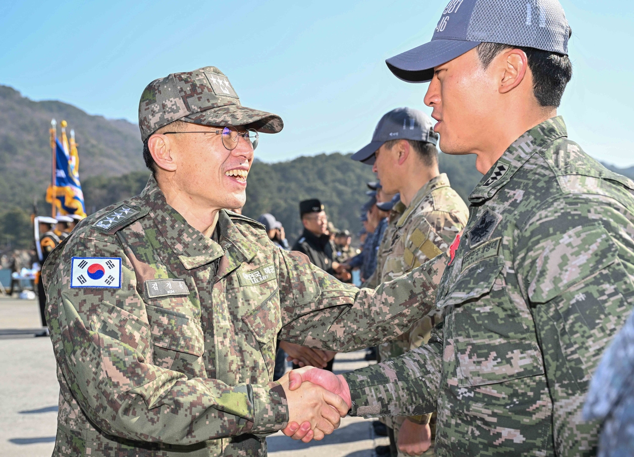 This file photo taken Feb. 12, and provided by the Navy, shows vice admiral Kim Kyung-ryul (left), who was named as the new Navy chief on March 23. (Yonhap)