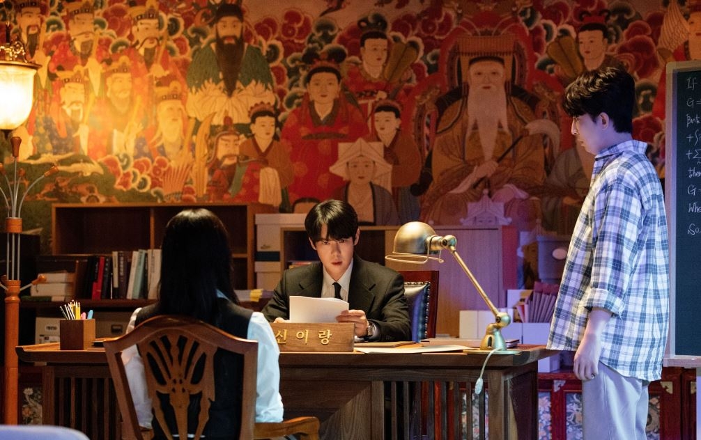 "Phantom Lawyer," starring Yoo Yeon-suk (center) (SBS)